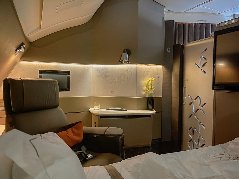 Singapore Airlines business class cabin