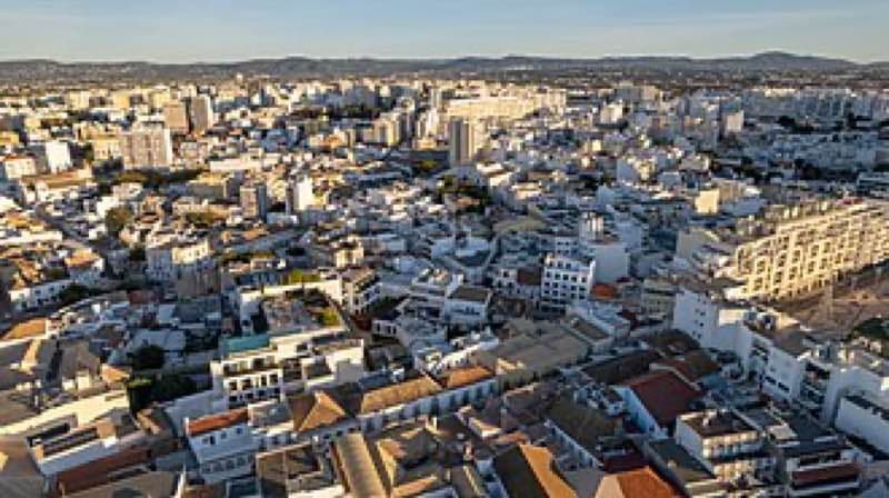Faro skyline